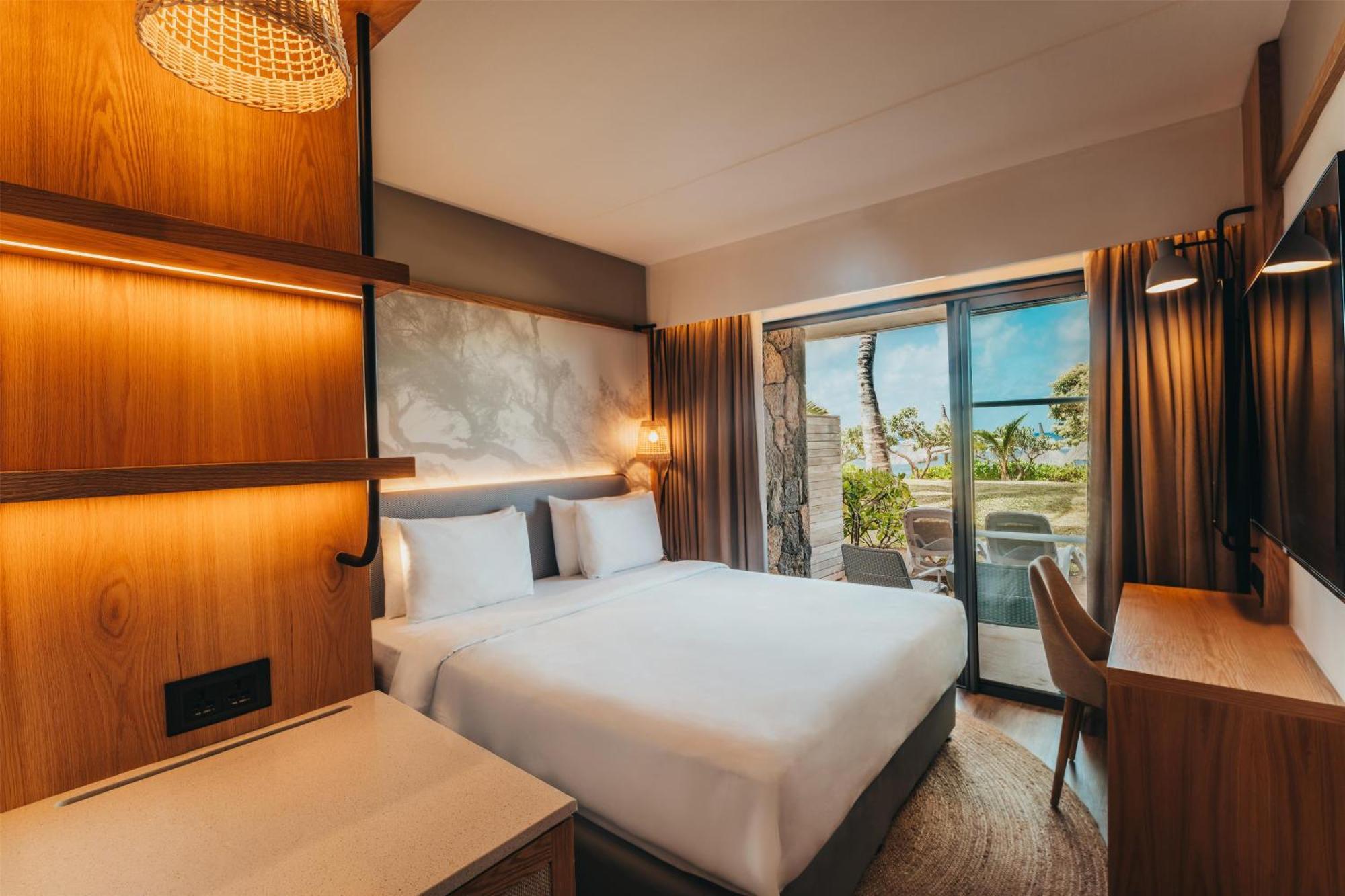 Superior King Room Beach Access