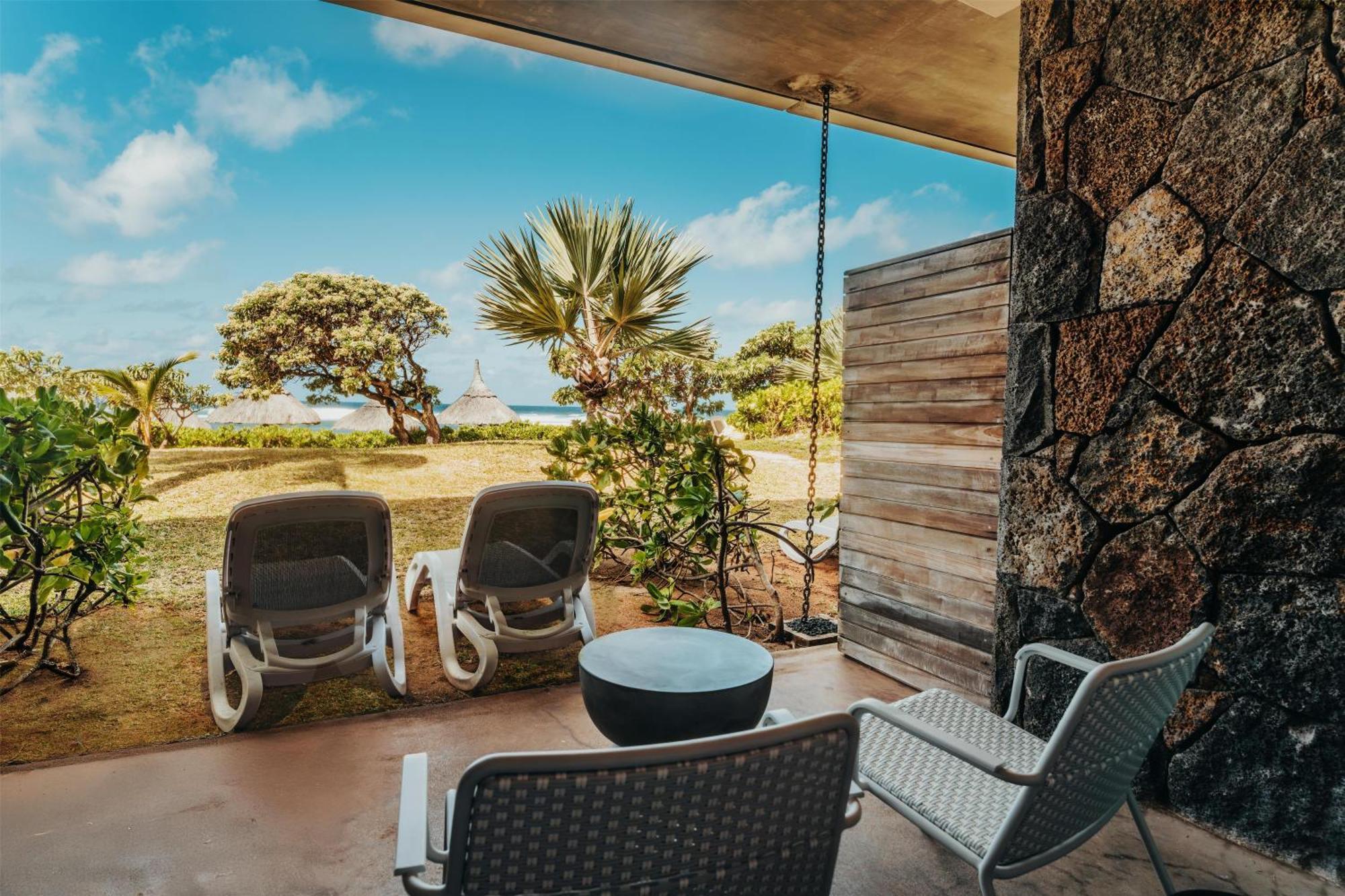 Superior King Room Beach Access